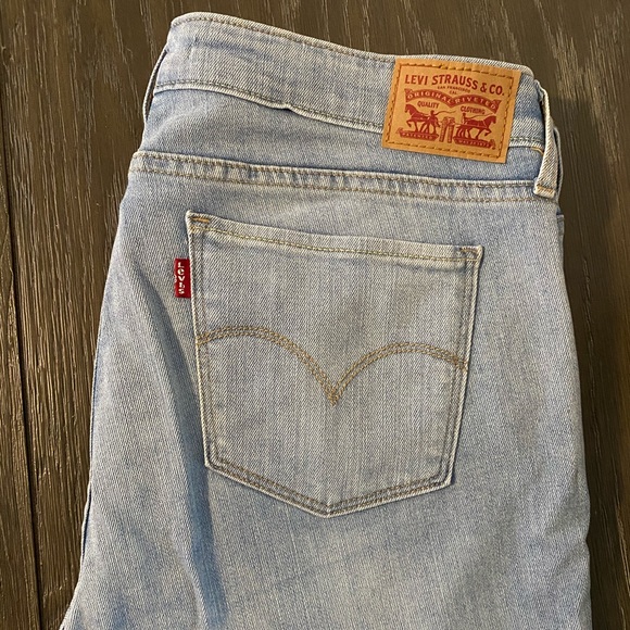 size 32 levi jeans